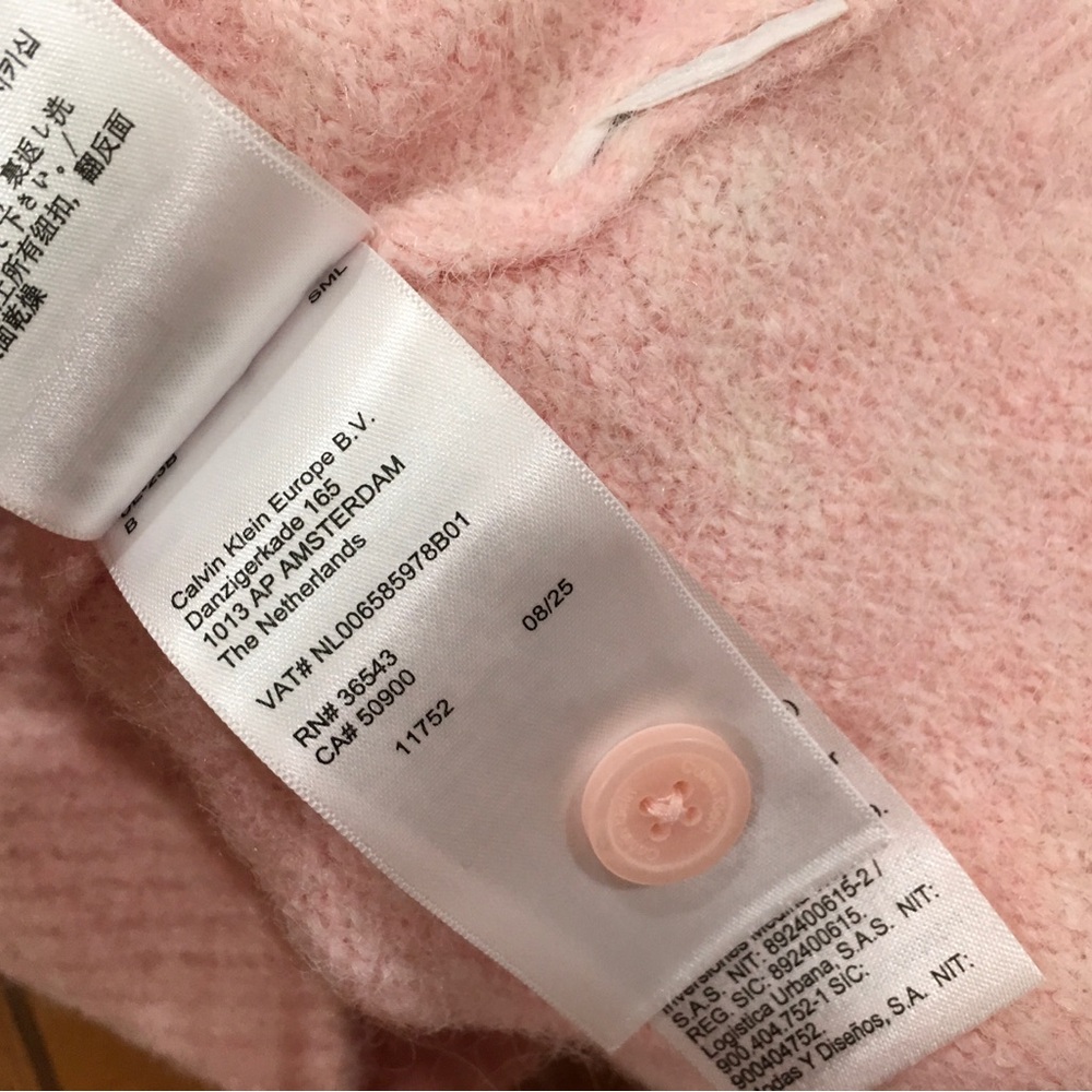 NWT Calvin Klein Jeans Women's M Pink Fuzzy Cropped Cardigan Sweater Top Buttons - Picture 3 of 8
